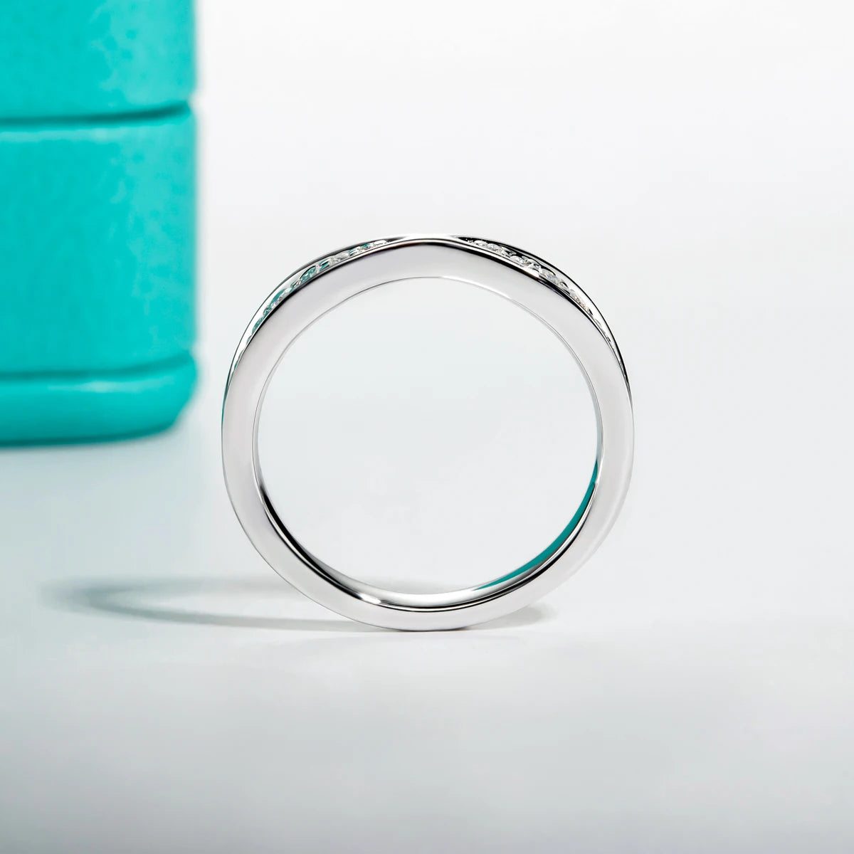 VVS1 Bow Tie Moissanite Wedding Band