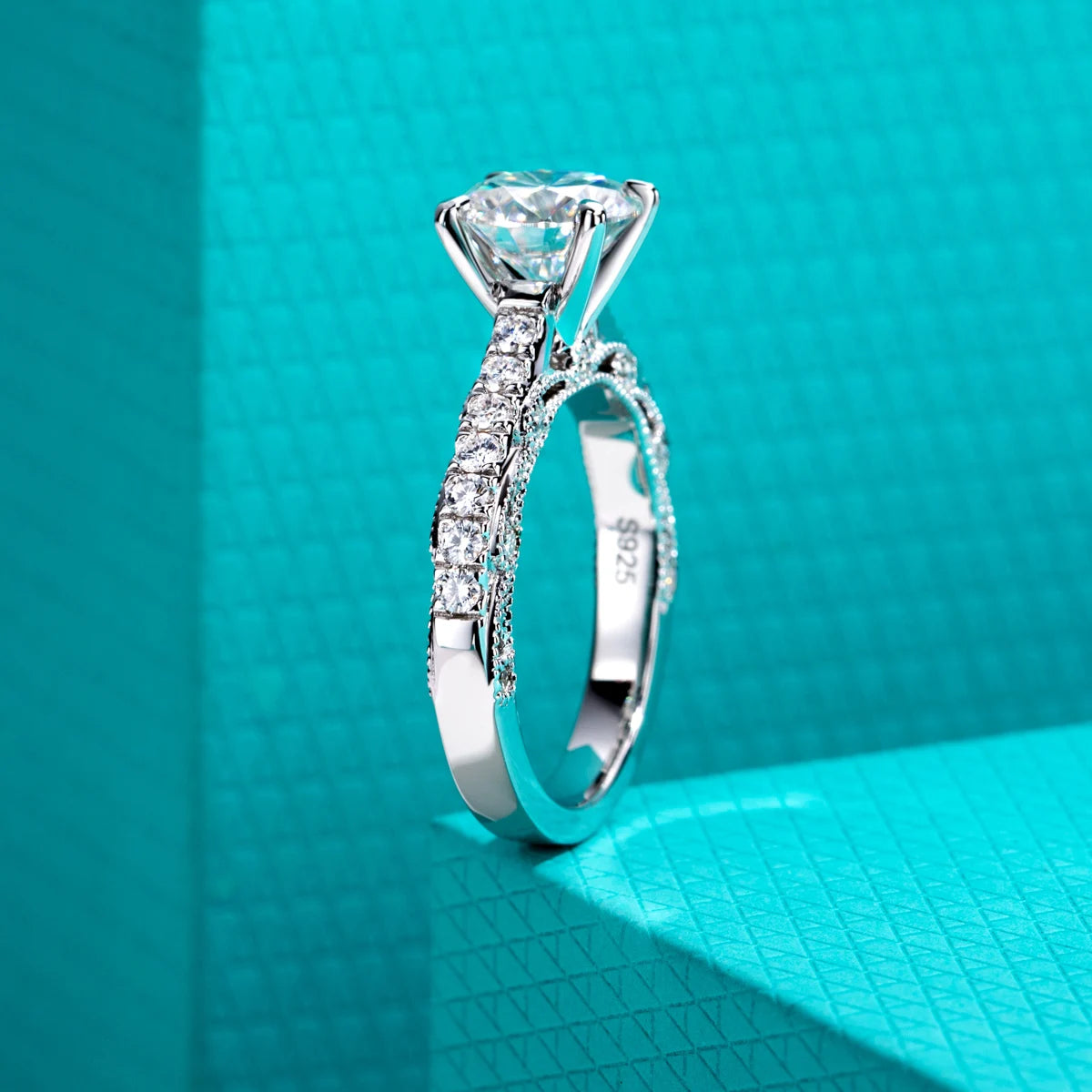 2 CT Round Cut Moissanite Engagement Ring
