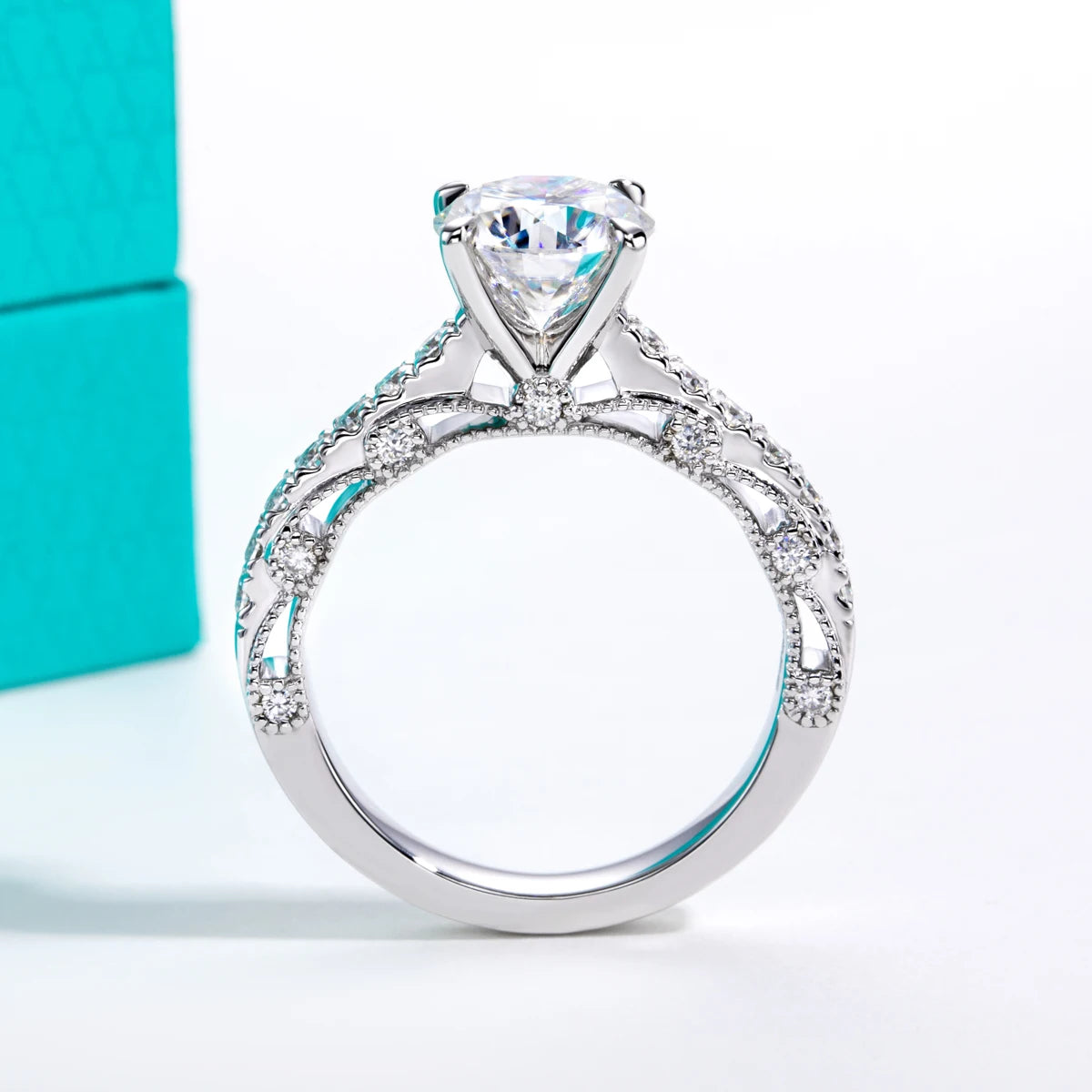 2 CT Round Cut Moissanite Engagement Ring