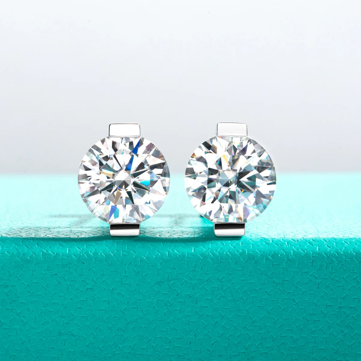 1CTTW - 6CTTW Round Cut Moissanites Stud Earrings