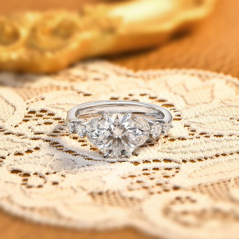2.5 CT Round Cut Moissanite Classic Solitaire Ring